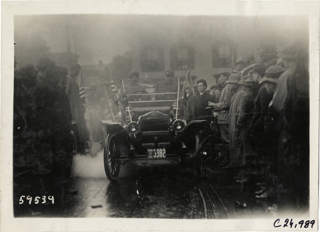 Spectators surrounding automobile at Harrisburg, Pennsylvania, 1910 Harrisburg Endurance Run