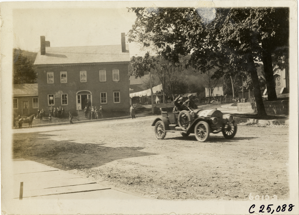 Motorists in Columbia automobile, 1910 Hartford Endurance Run