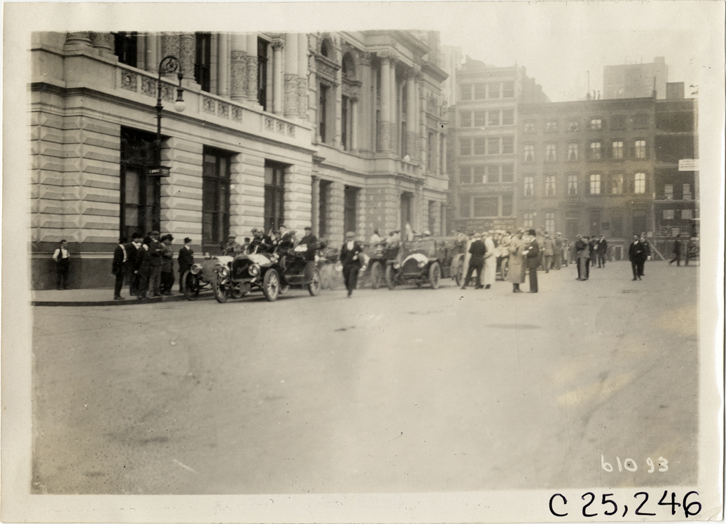 Motorists in automobiles lined up in street, 1910 Montauk Point Reliability Run