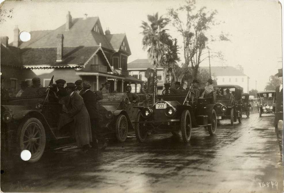 Automobiles lined up for parade at New Orleans, Louisiana, 1912 Glidden Tour