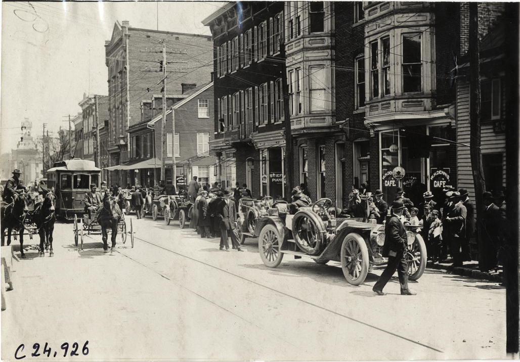 Automobiles lined up in street, 1909 Harrisburg Endurance Run