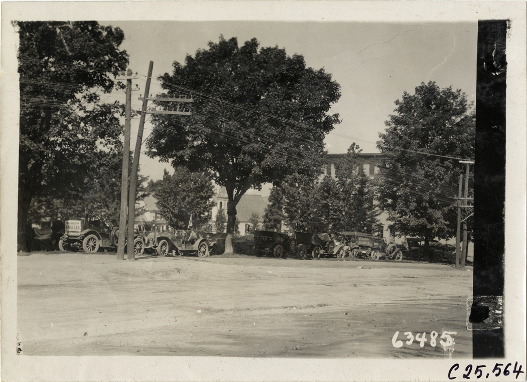 Automobiles parked on roadside, 1910 Munsey Historic Tour