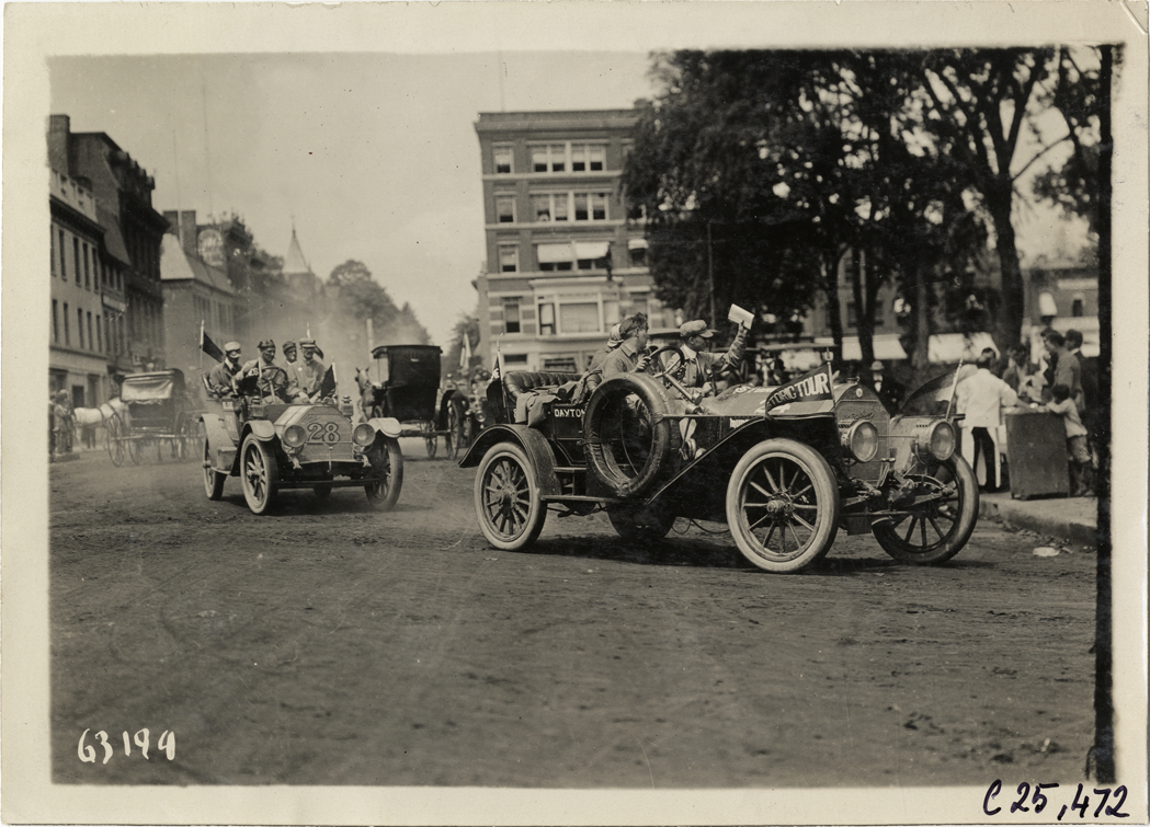 Motorists in Stoddard-Dayton and Glide automobiles, 1910 Munsey Historic Tour