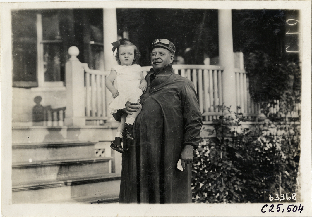 Motorist holding a young girl, 1910 Munsey Historic Tour
