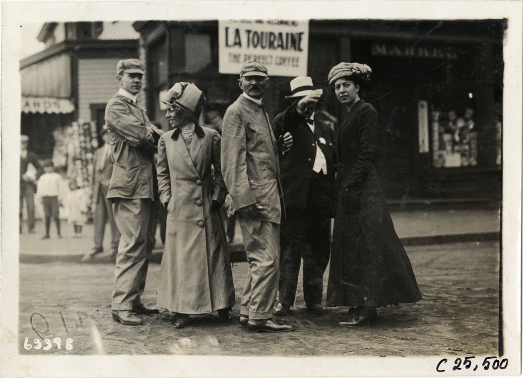 Men and women standing in street, 1910 Munsey Historic Tour