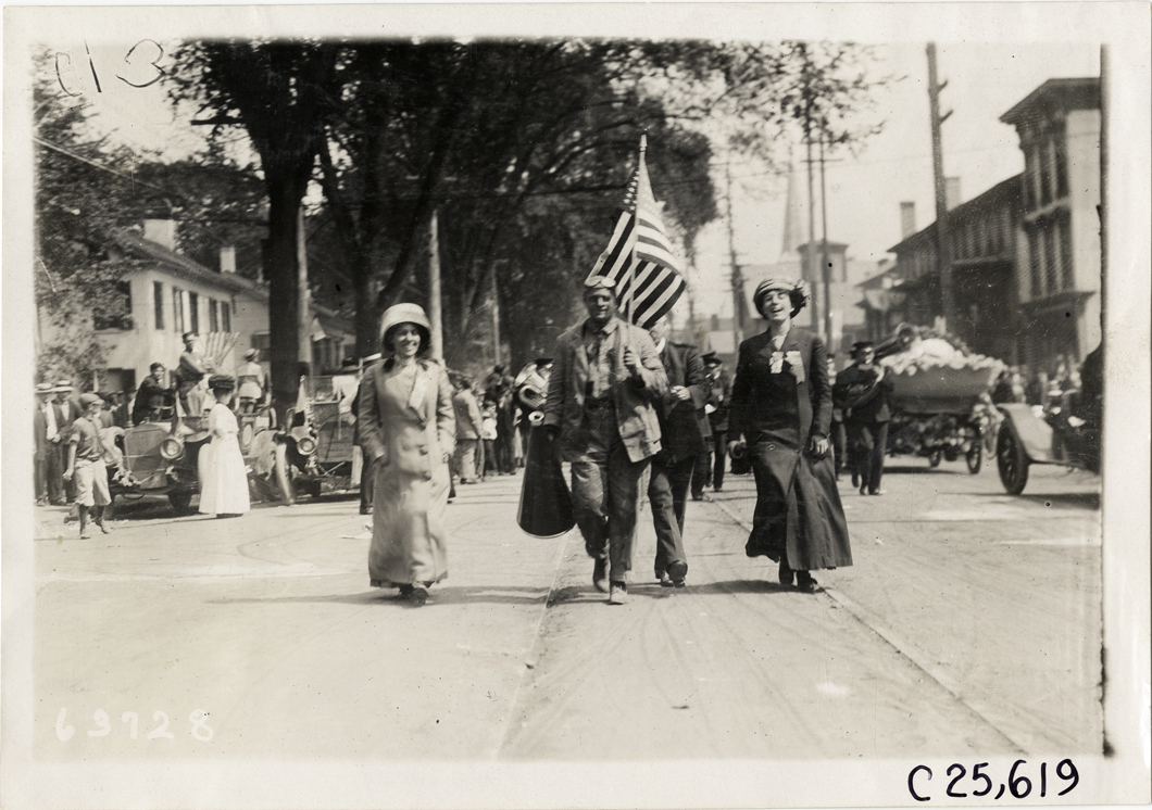 Motorists leading parade at Montpelier, Vermont, 1910 Munsey Historic Tour