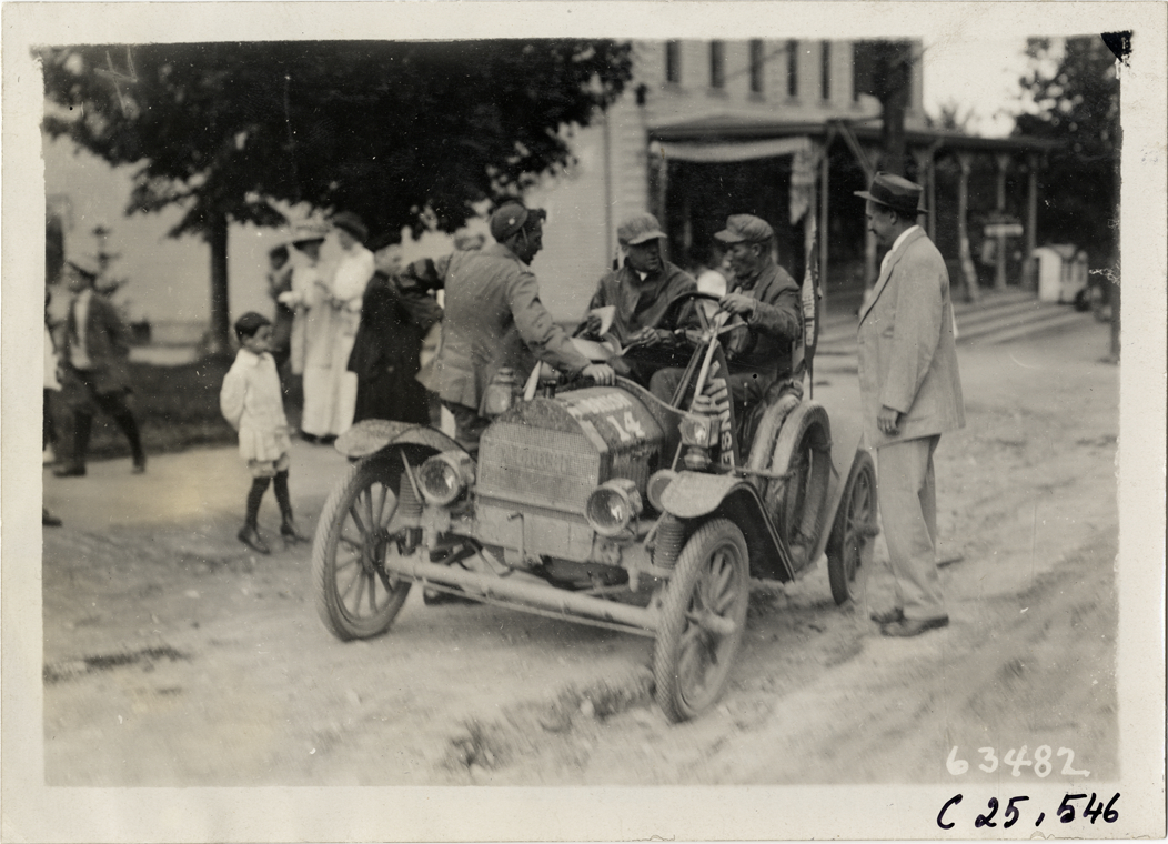 Motorists with Brush automobile, 1910 Munsey Historic Tour