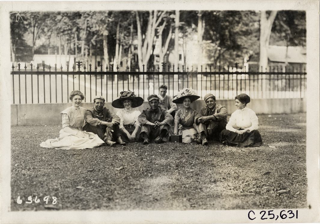 Motorists and women posing on lawn, 1910 Munsey Historic Tour