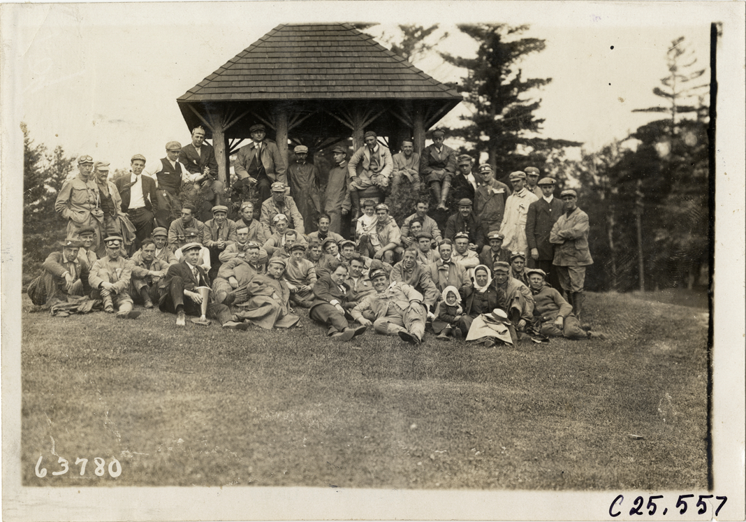Motorists posing in front of rustic gazebo, 1910 Munsey Historic Tour