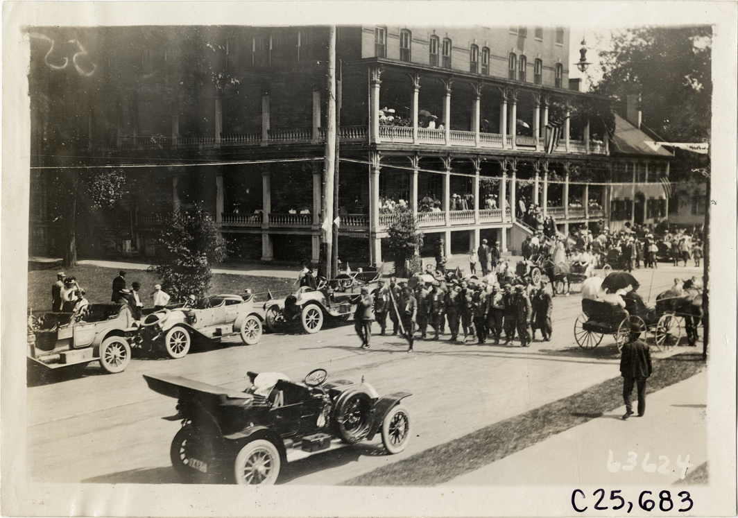 Motorists marching in parade at Montpelier, Vermont, 1910 Munsey Historic Tour