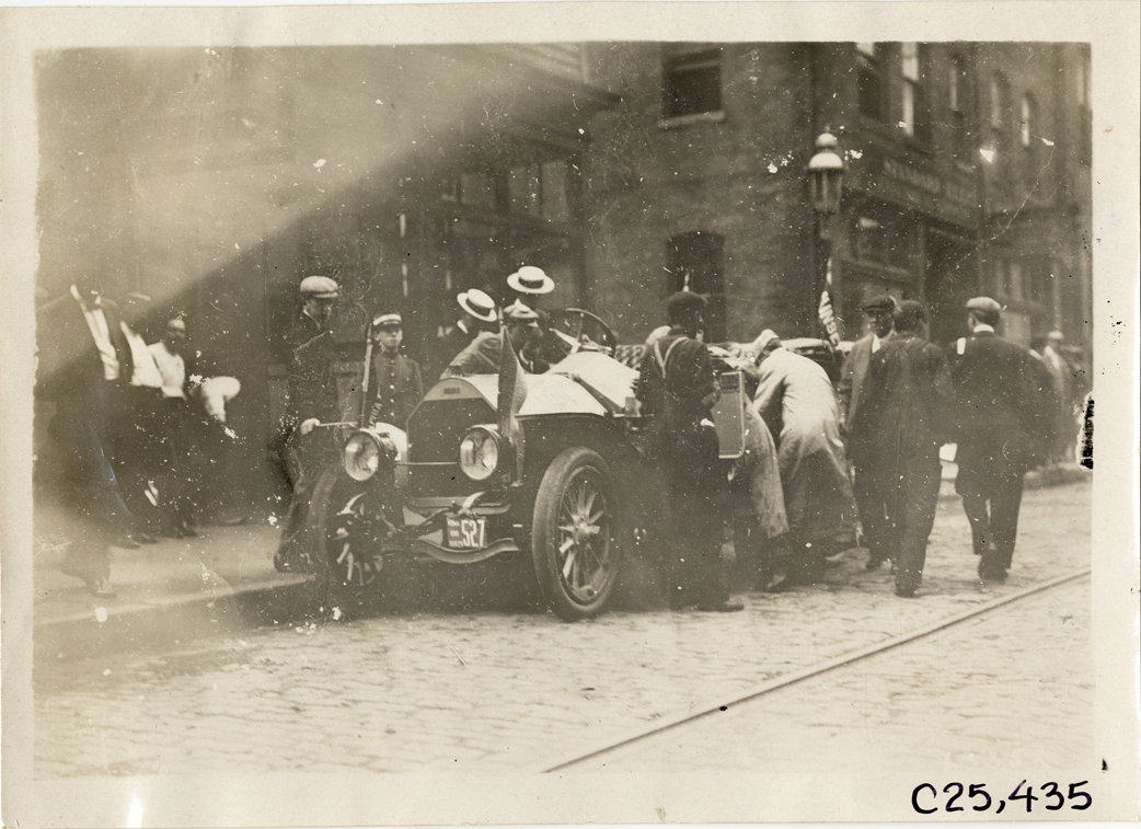 Motorists with Inter-State automobile, 1910 Munsey Historic Tour