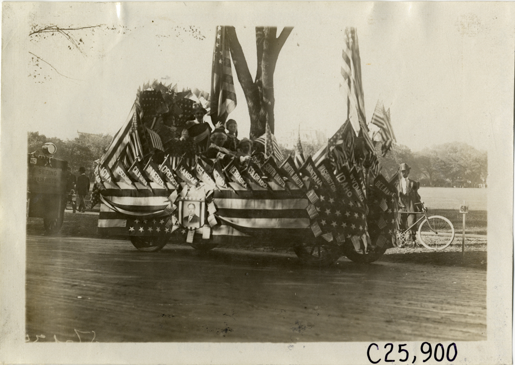 Parade float, Washington, D.C., 1909 Munsey Reliability Run