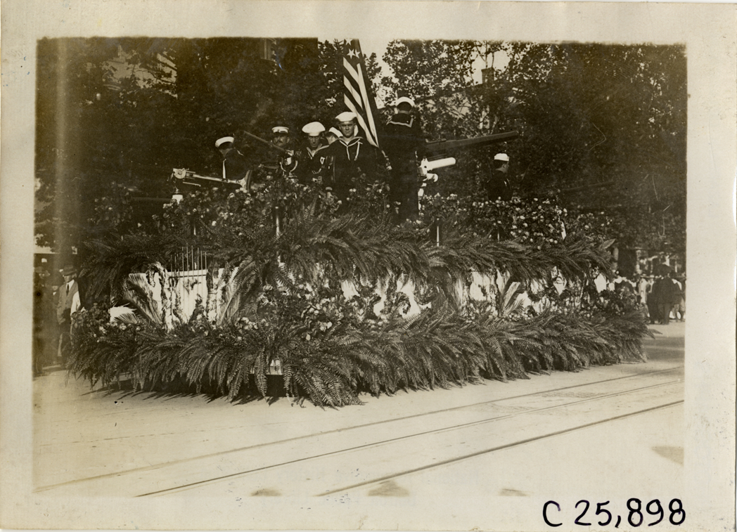 Parade float, Washington, D.C., 1909 Munsey Reliability Run