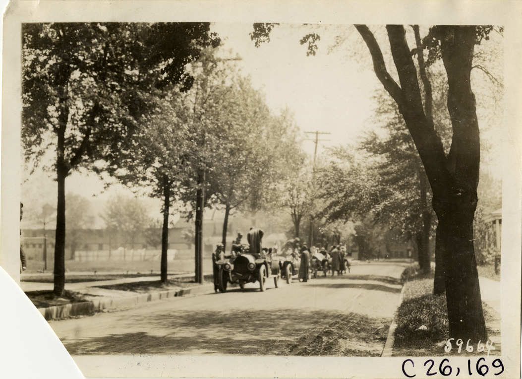 Automobiles lined up in street, 1910 New Jersey Reliability Run