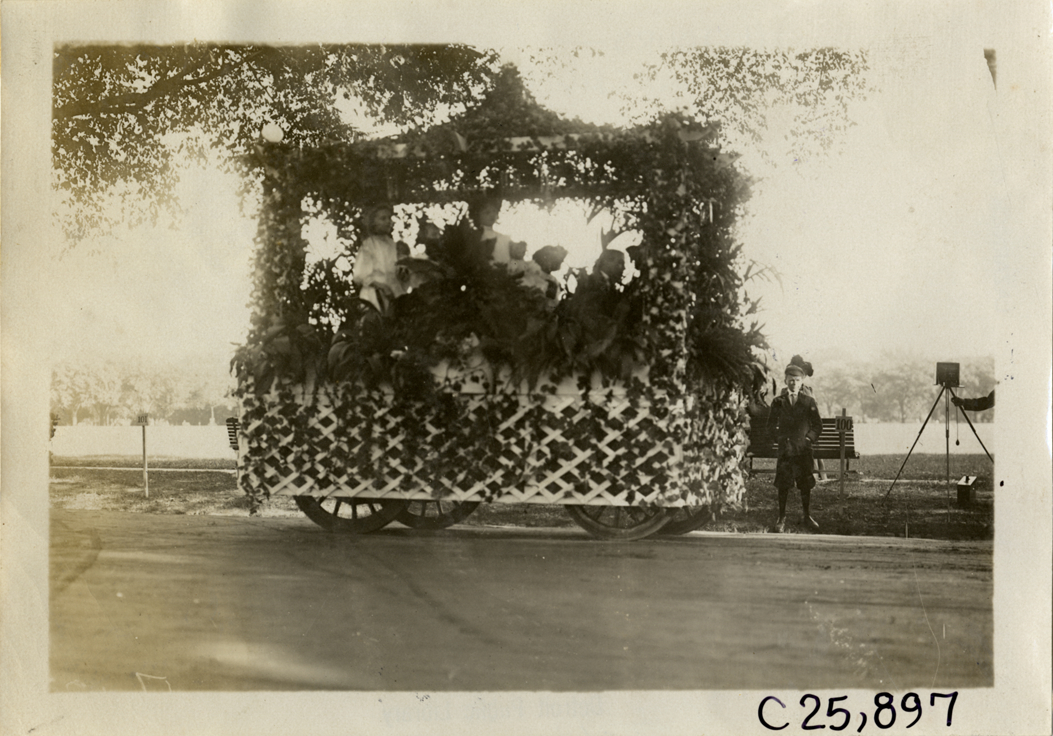 Parade float, Washington, D.C., 1909 Munsey Reliability Run