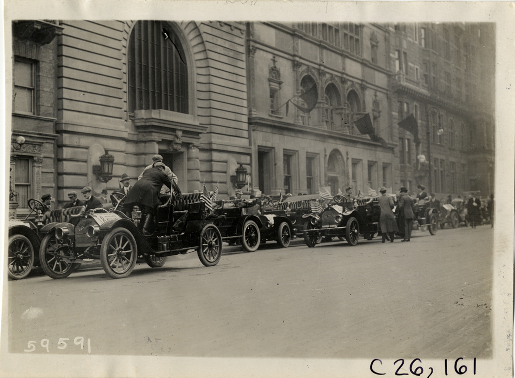 Automobiles lined up in street, 1910 New Jersey Reliability Run