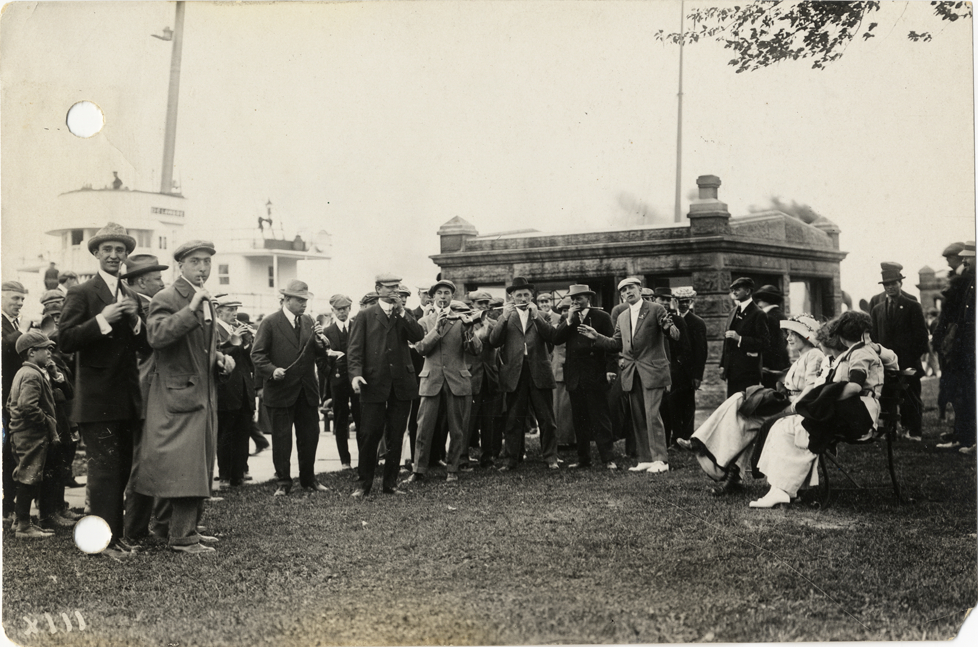 Men and women posing at Soo Locks, 1913 S.A.E. summer meeting