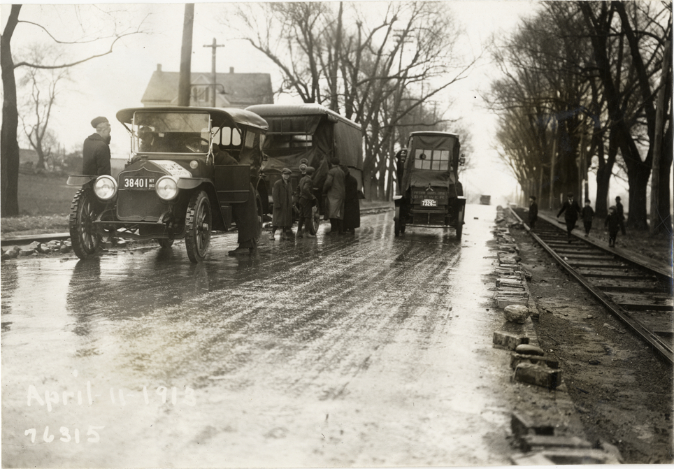 National automobile and trucks in street, 1913 Overman tires 10,000 mile demonstration