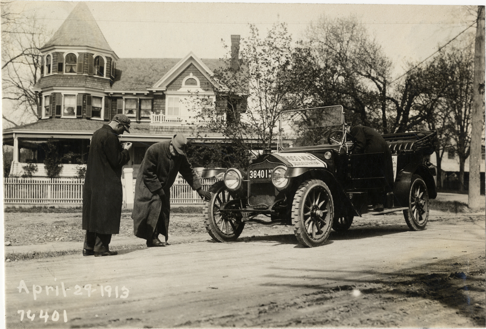 Motorists with National automobile, 1913 Overman tires 10,000 mile demonstration