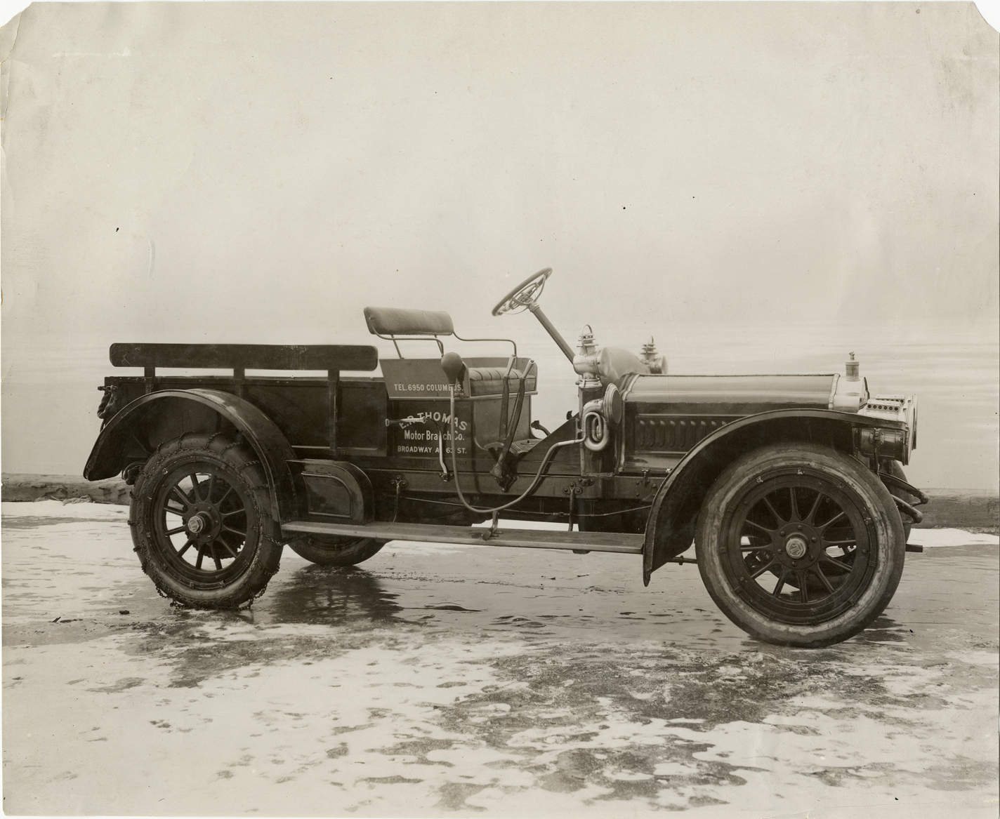Thomas automobile
