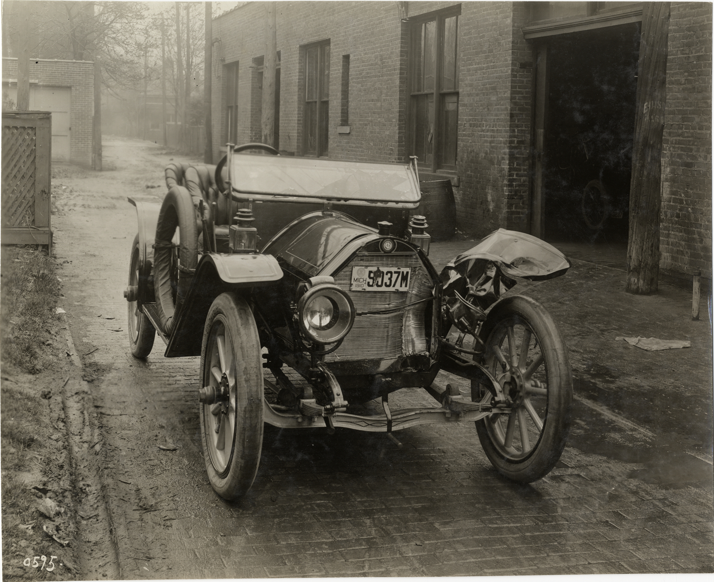 Damaged 1910 Chalmers-Detroit automobile