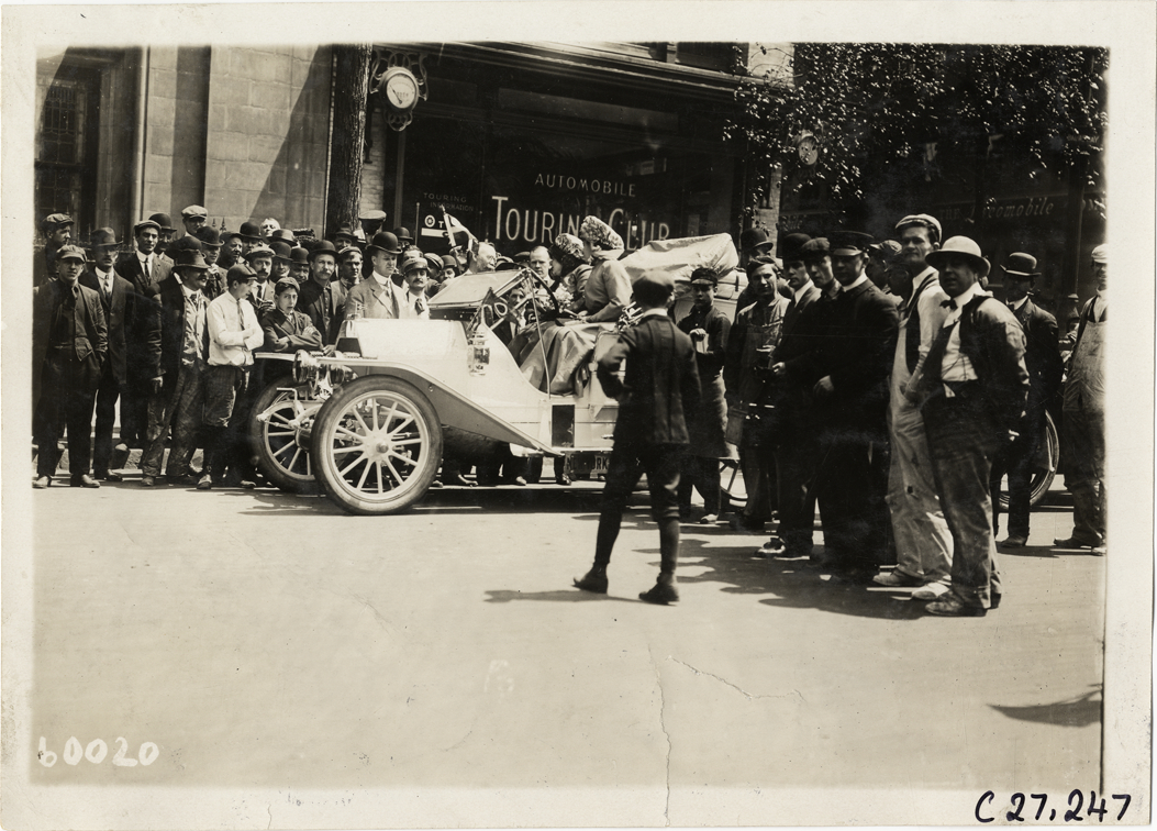 Spectators surrounding Overland automobile, 1910 New York to San Francisco tour