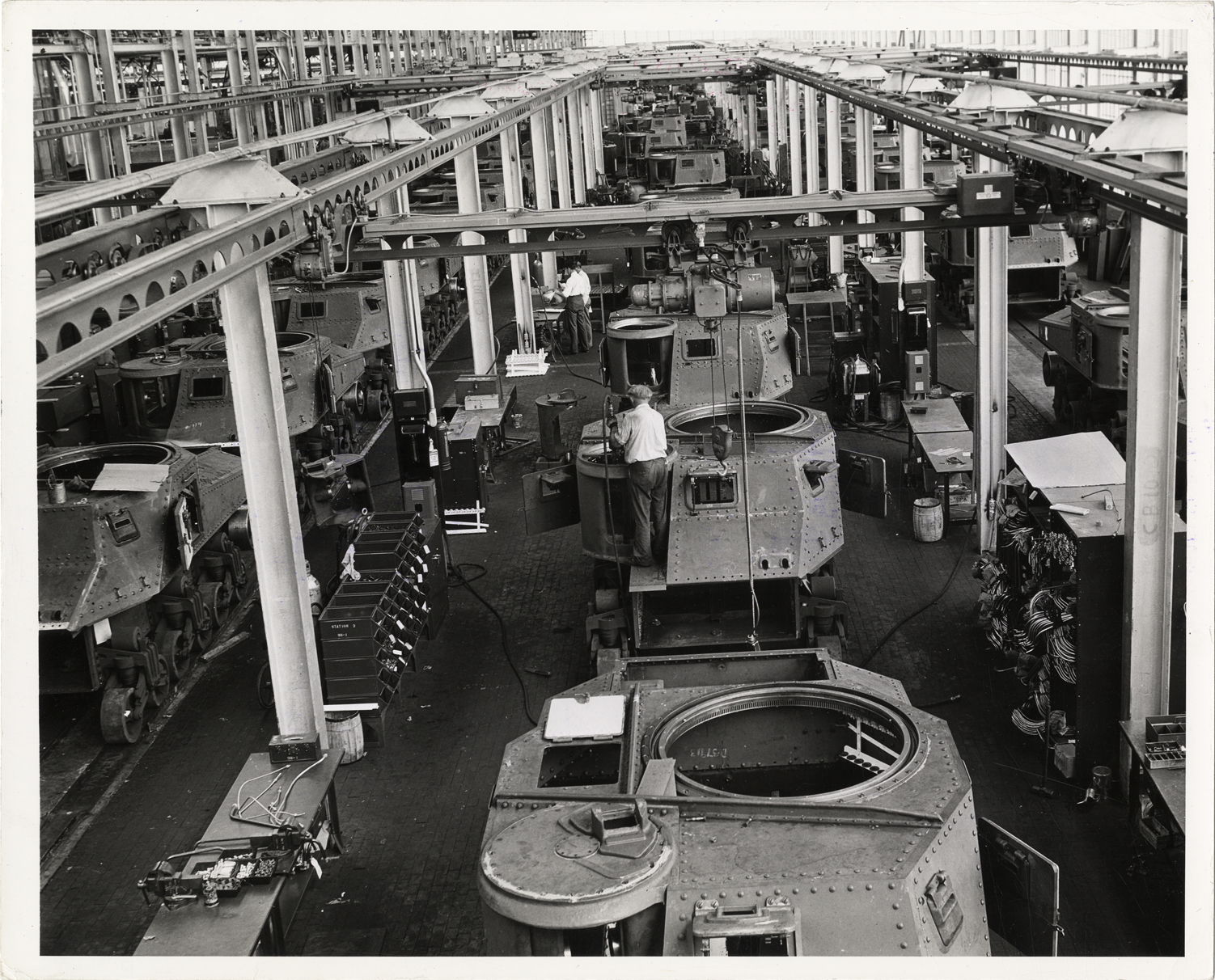 Workers assembling M3 military tanks at Chrysler tank arsenal