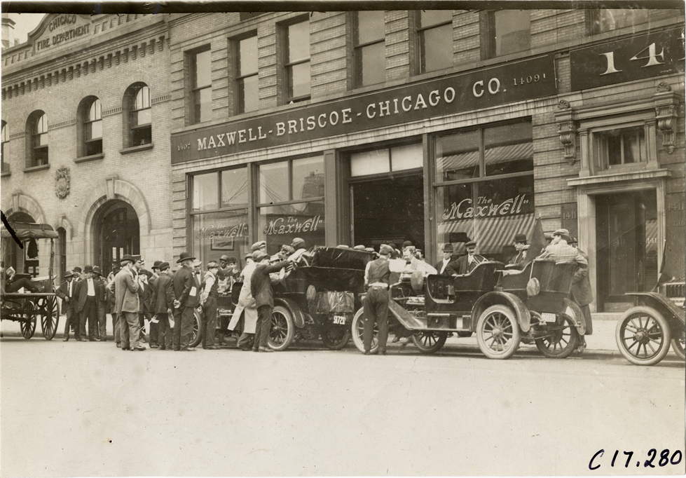 Alice Ramsey and passengers in Maxwell automobile, Chicago, 1909 Alice H. Ramsey Tour
