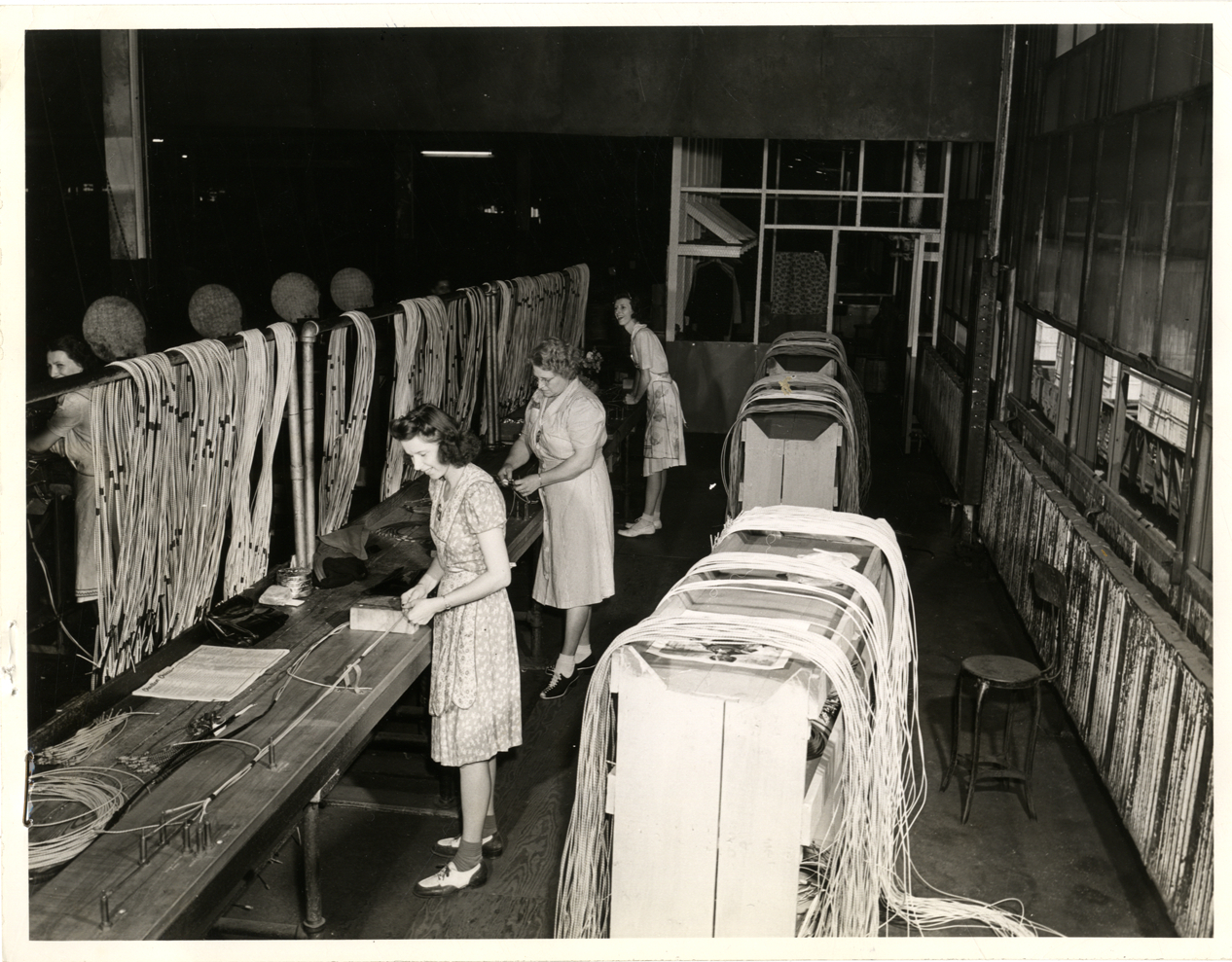Women workers arranging jeep wiring systems, Willys-Overland Company
