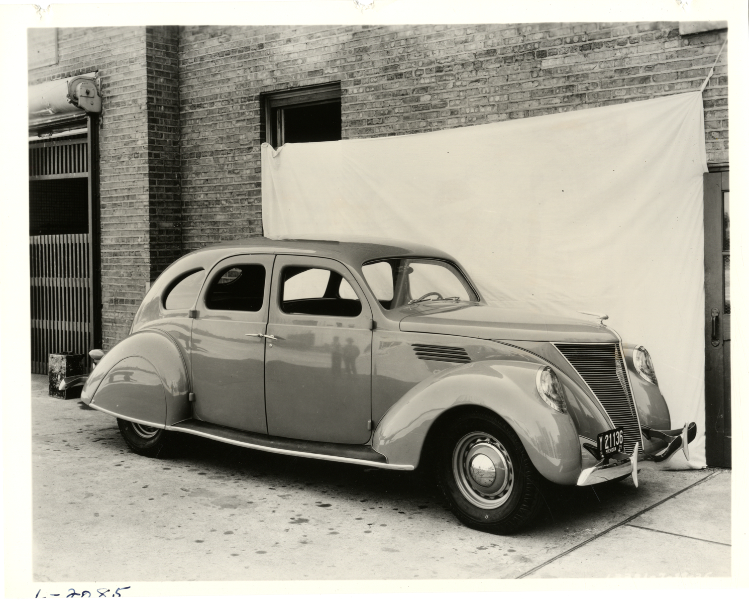 1935 Lincoln Zephyr automobile
