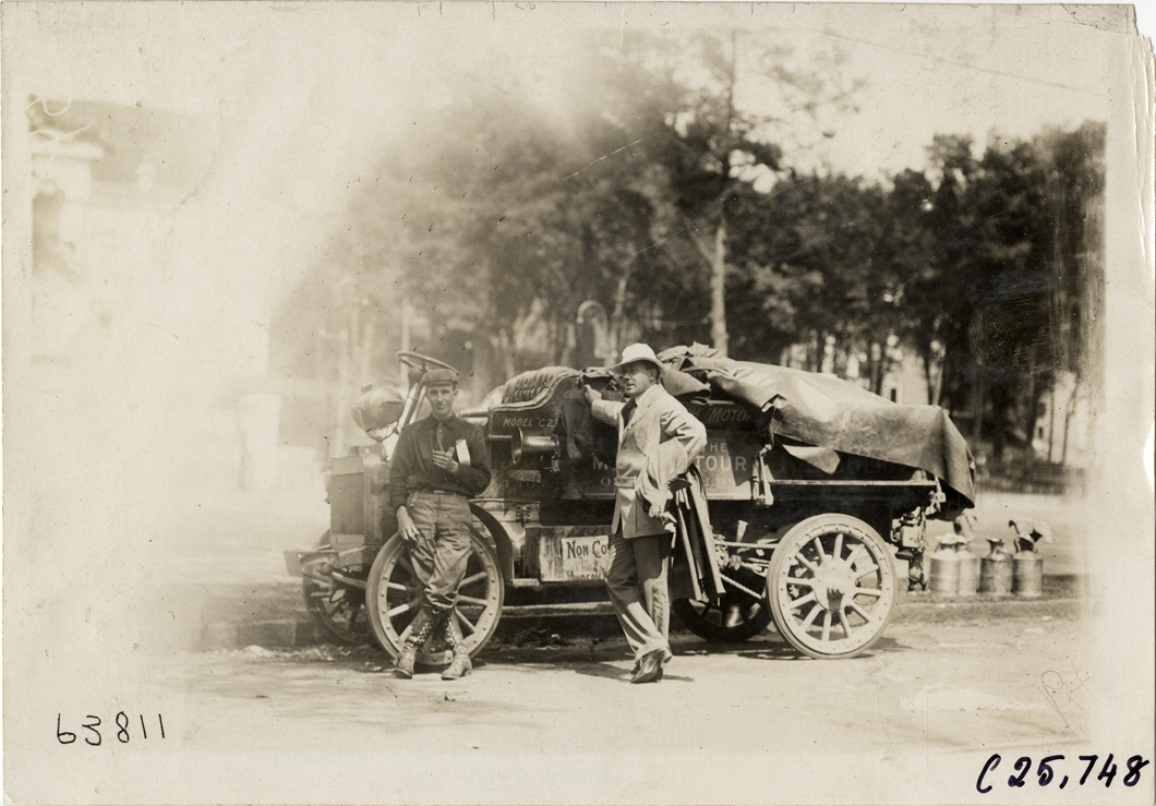 Motorists with Randolph truck, 1910 Munsey Historic Tour