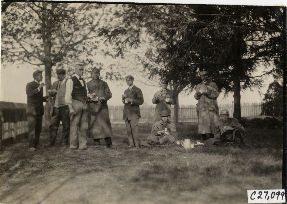 Motorists picnicking on lawn, 1909 New York Economy Contest