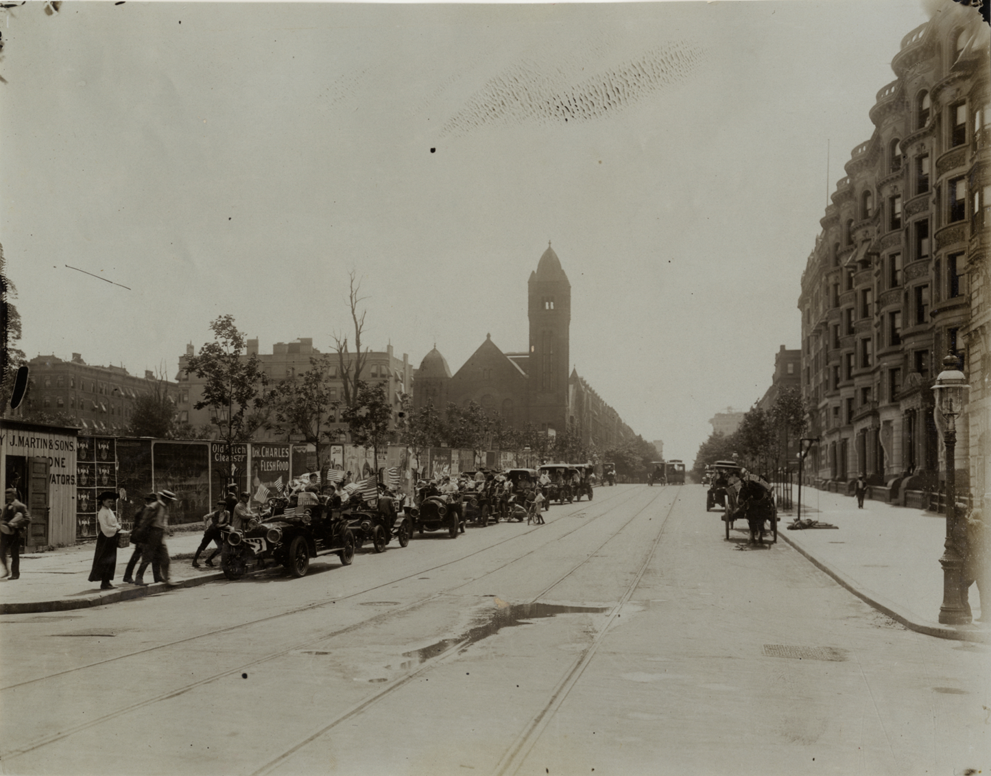 Automobiles lined up in street for parade, 1906 New York Orphans Day outing