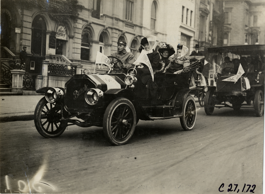 Motorists in Buick automobile, 1909 New York Orphans Day outing