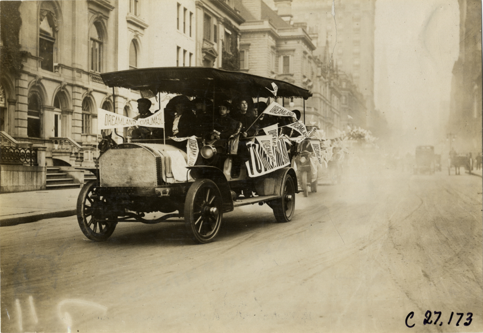 Children and motorists in Manhattan truck, 1909 New York Orphans Day outing