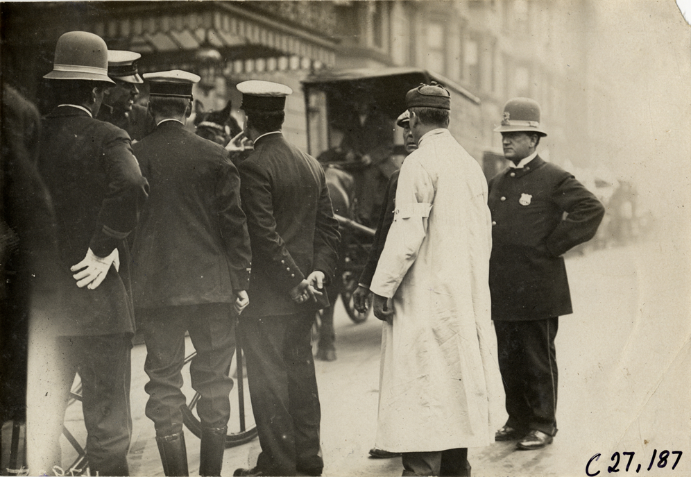Officials and policemen, 1909 New York Orphans Day outing