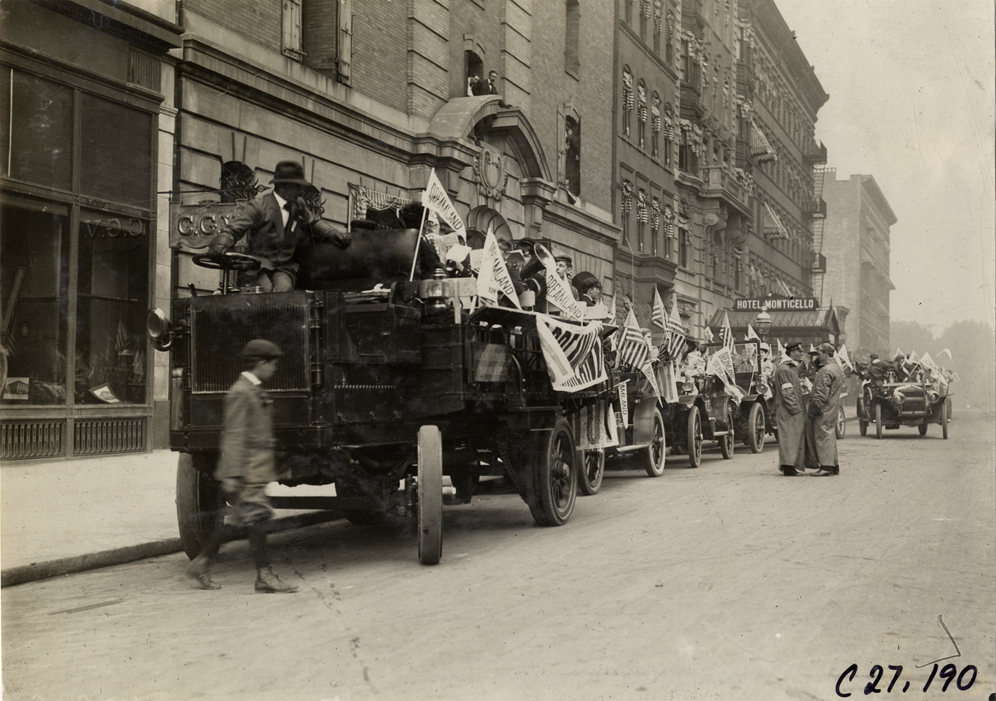 Children and motorists in truck and automobiles, 1909 New York Orphans Day outing