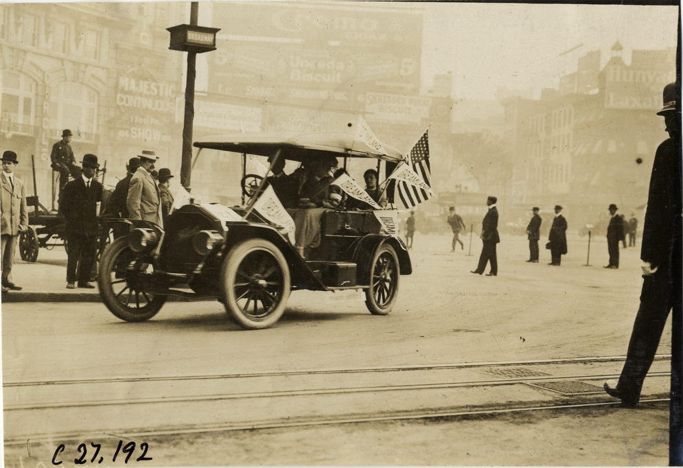 Children and motorists posing in automobile, 1909 New York Orphans Day outing