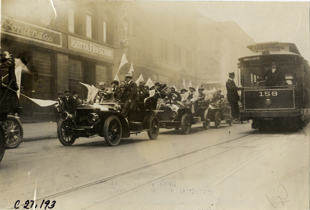 Children and motorists in Pullman automobile, 1909 New York Orphans Day outing