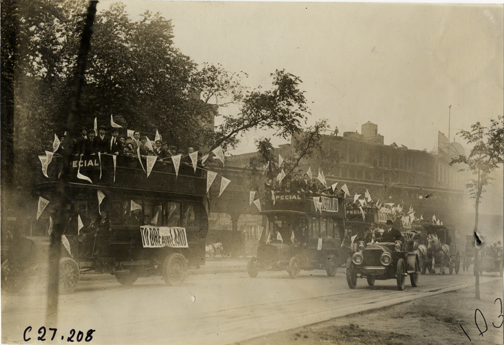 Children and motorists in De Dion double-decker buses, 1909 New York Orphans Day outing