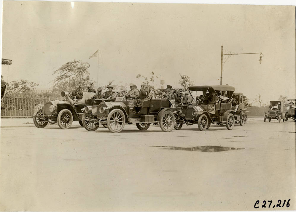 Children and motorists in automobiles, 1909 New York Orphans Day outing