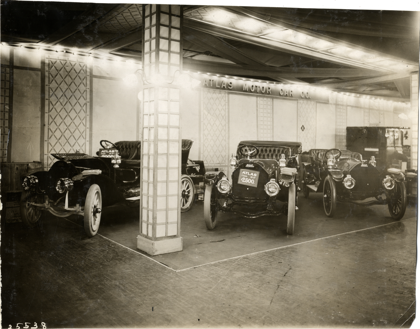 1910 Atlas Automobiles On Display In Trade Show Dpl Dams