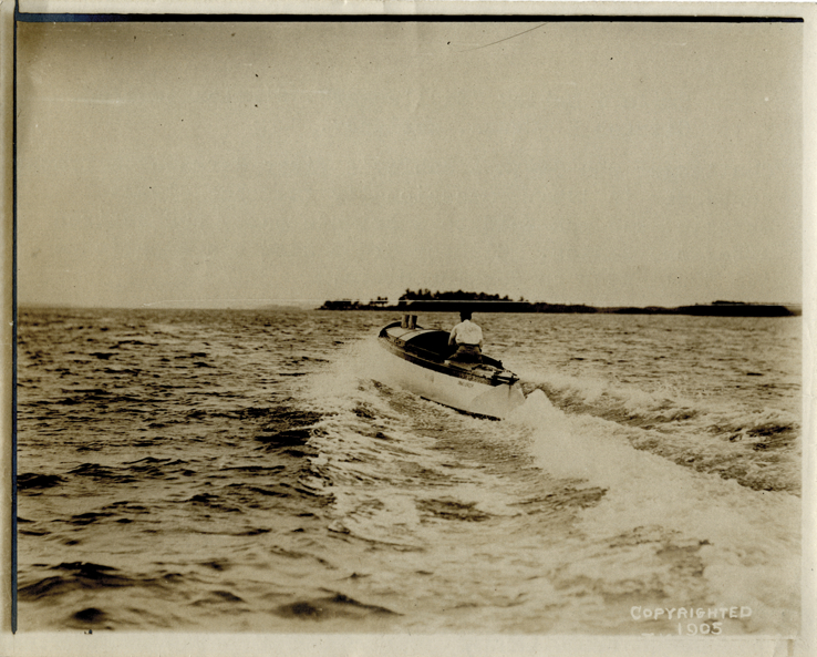 Motorboat "Challenger"