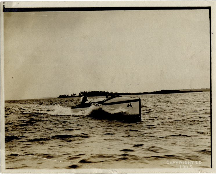 Motorboat "Challenger"