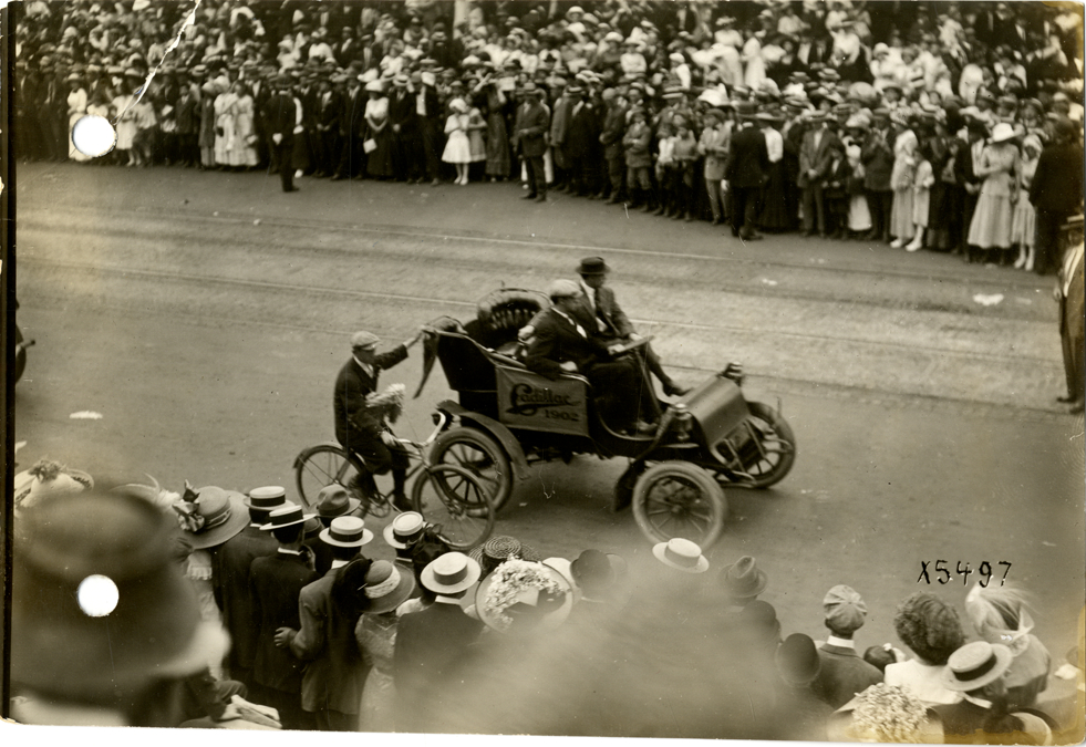 Motorists in 1902 Cadillac Model A automobile, 1912 Cadillaqua parade | DPL  DAMS