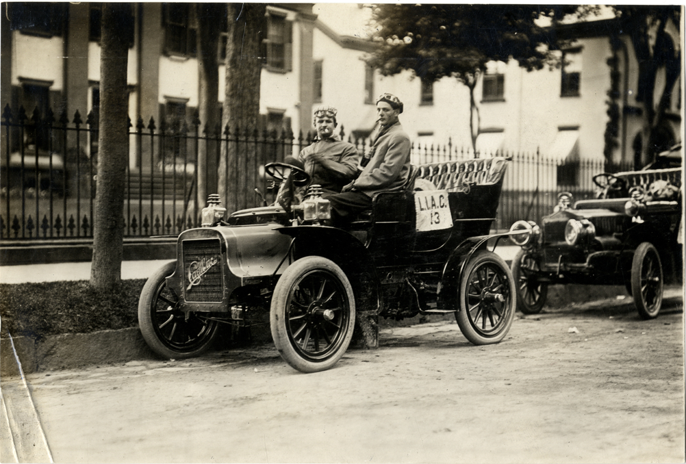Motorists posing in 1907 Cadillac Model M automobile, Long Island Automobile Club event
