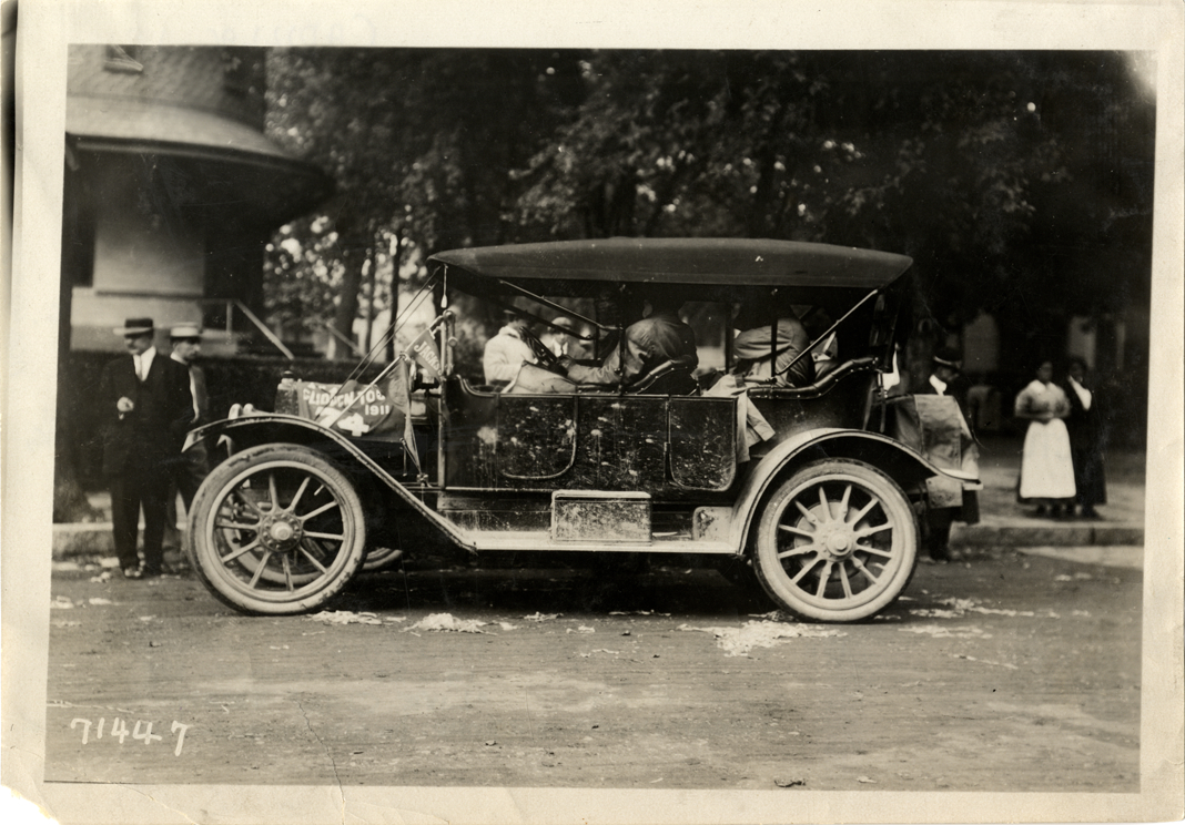 Dr. W.M. Stinson and motorists in 1912 Cadillac automobile, 1911 Glidden Tour