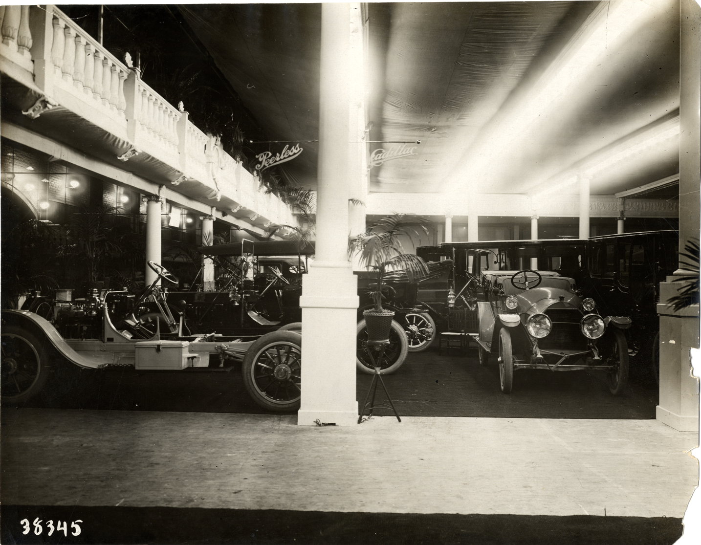 1913 Cadillac automobiles on display at trade show