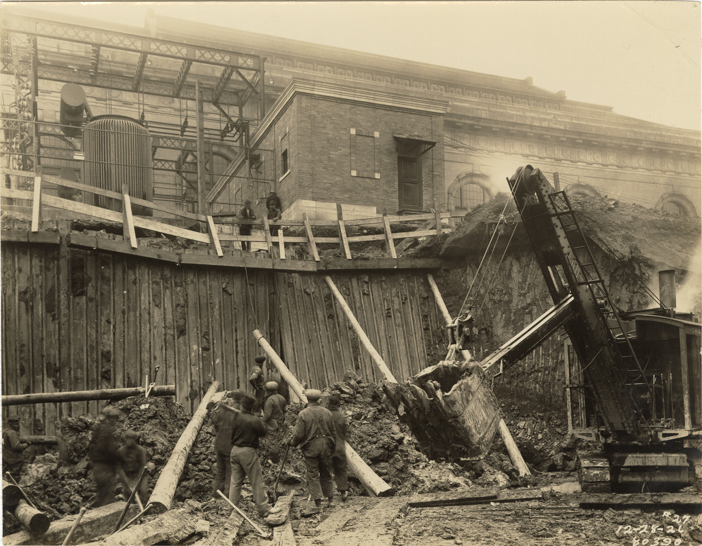 Earth slide at excavation site, reservoir no. 2, Waterworks Park, Detroit water supply system