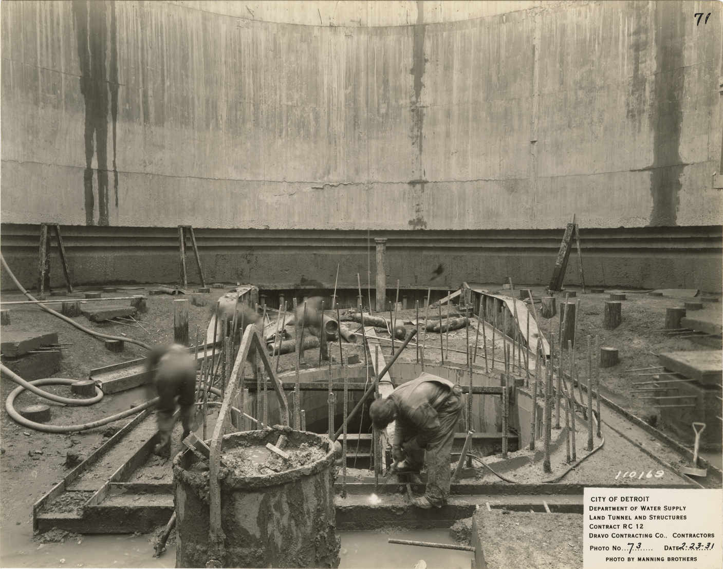 Workers removing first wale of screen chamber, Waterworks Park, Detroit water supply system